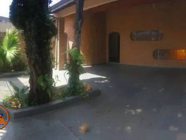 #490 - Casa para Venda em Taubaté - SP - 2