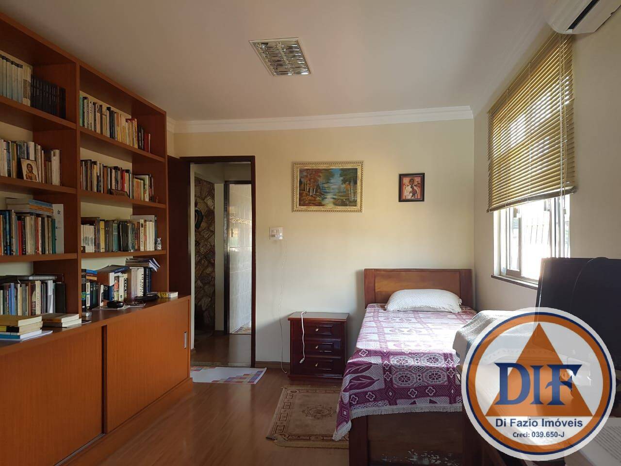 Casa à venda com 4 quartos, 183m² - Foto 4