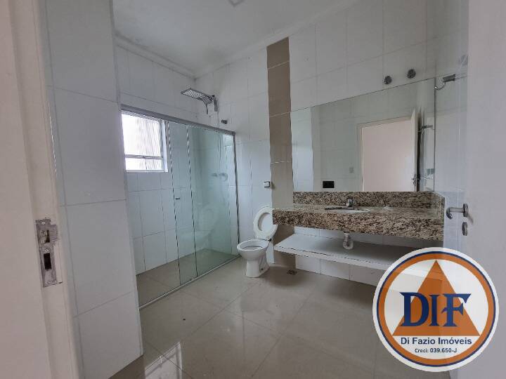 Casa à venda e aluguel com 3 quartos, 210m² - Foto 4