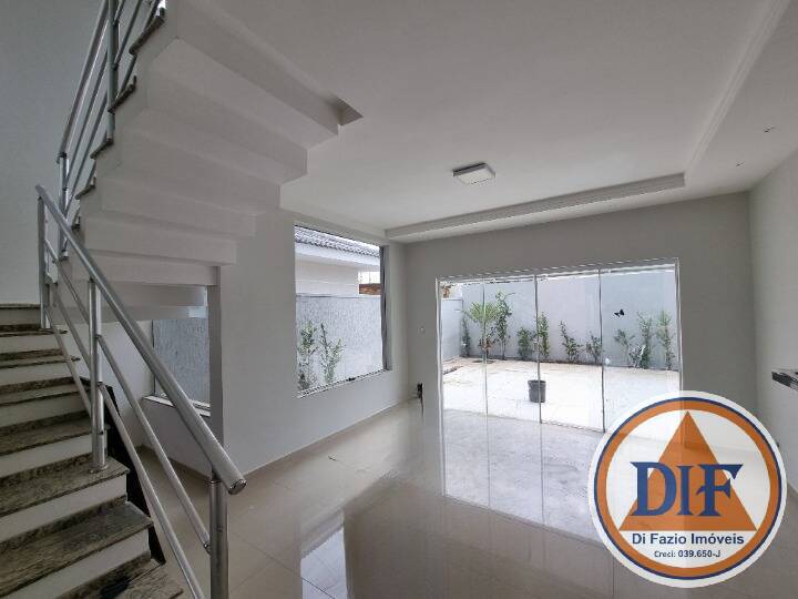 Casa à venda e aluguel com 3 quartos, 210m² - Foto 3