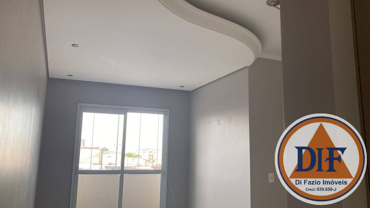 Apartamento para alugar com 3 quartos, 80m² - Foto 4