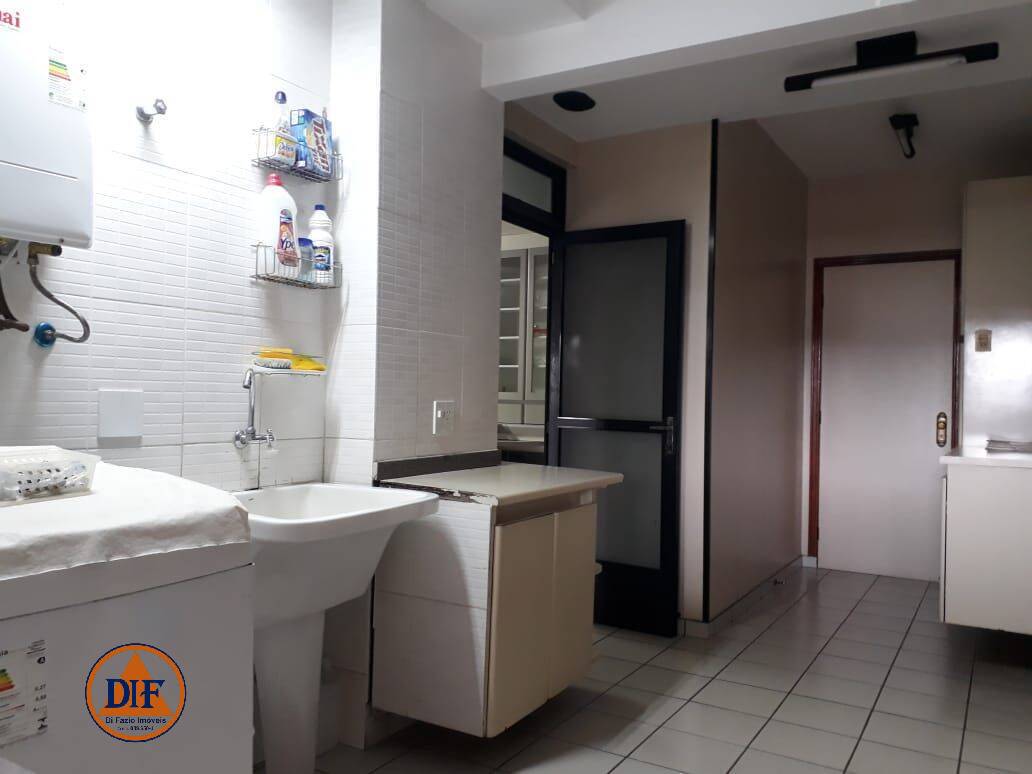 Apartamento à venda com 5 quartos, 300m² - Foto 3