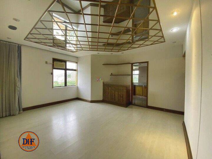 Apartamento à venda com 5 quartos, 300m² - Foto 1