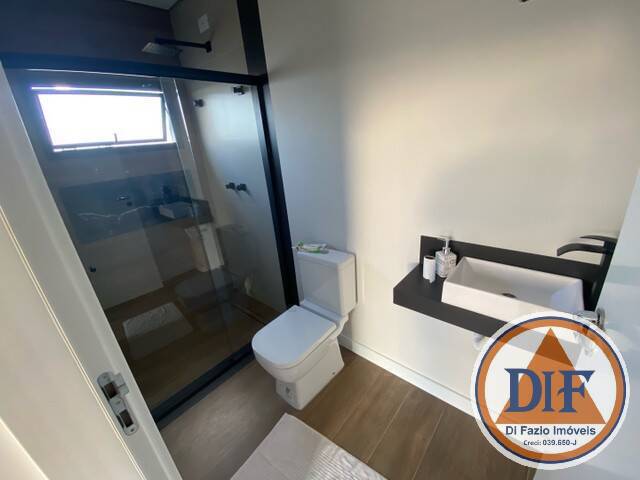 Casa à venda com 4 quartos, 275m² - Foto 4