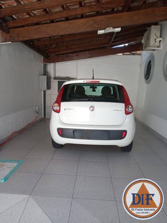 Casa à venda com 3 quartos, 195m² - Foto 2