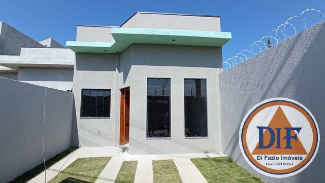 Casa à venda com 3 quartos, 82m² - Foto 1