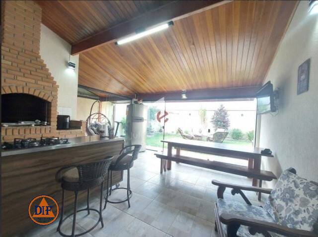 Casa à venda com 4 quartos, 190m² - Foto 3