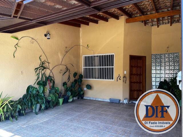 Casa à venda com 3 quartos, 80m² - Foto 1