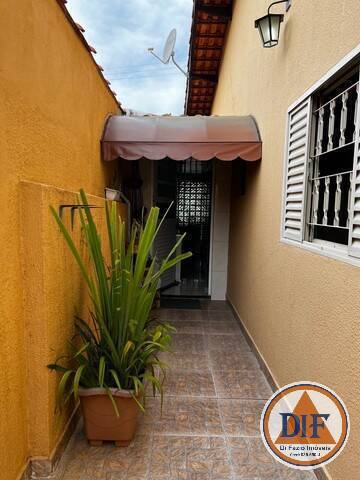Casa à venda com 3 quartos, 80m² - Foto 2