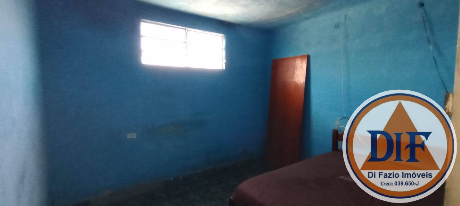 Casa à venda com 5 quartos, 90m² - Foto 4