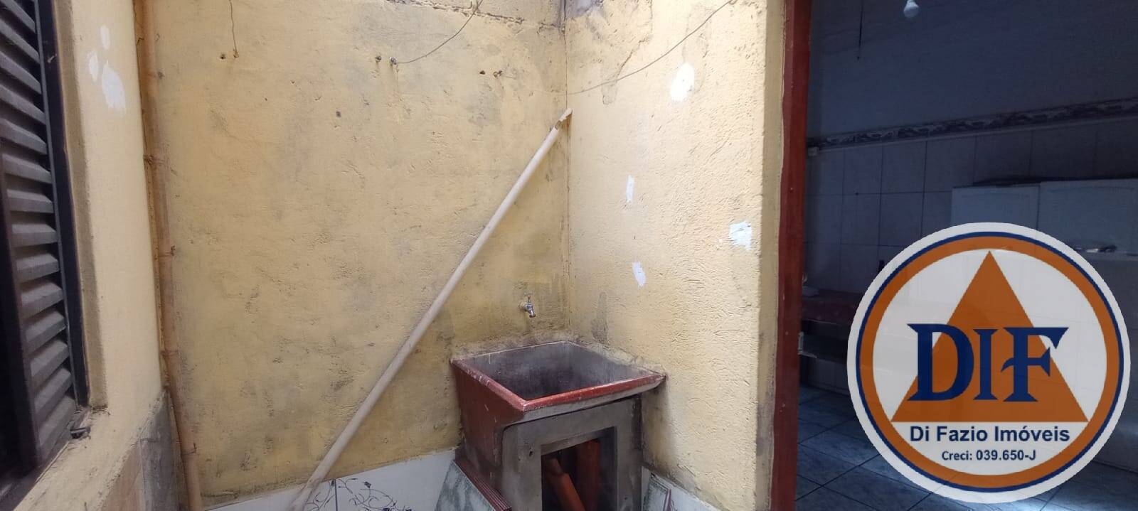 Casa à venda com 5 quartos, 90m² - Foto 9