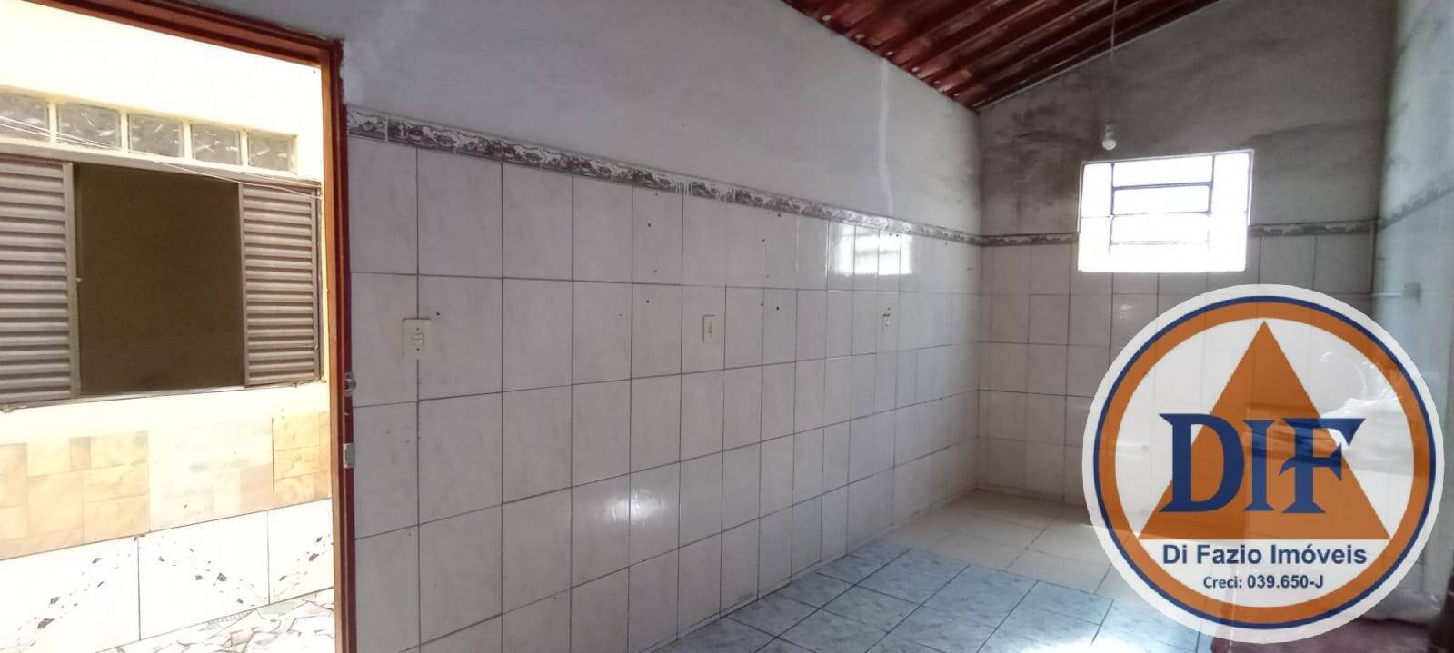 Casa à venda com 5 quartos, 90m² - Foto 8