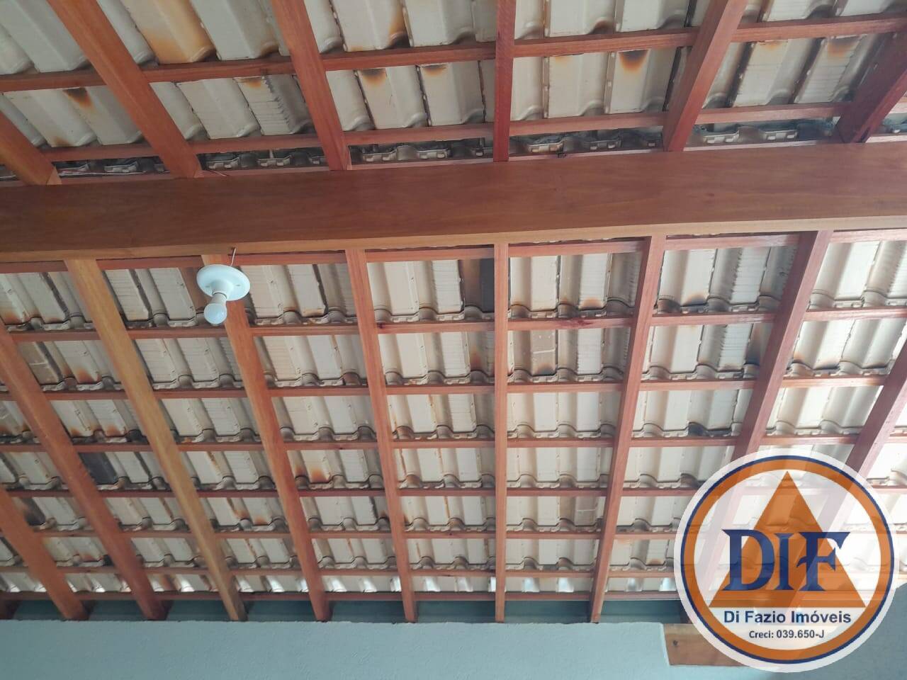 Casa à venda com 2 quartos, 83m² - Foto 2