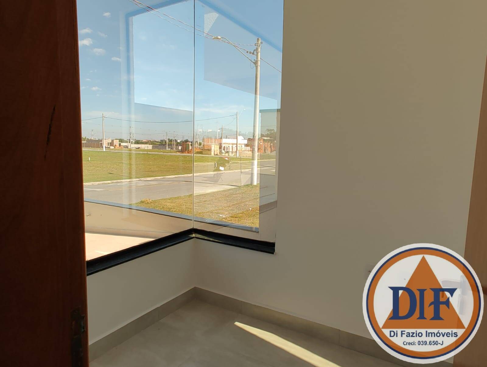 Casa de Condomínio à venda com 3 quartos, 253m² - Foto 4