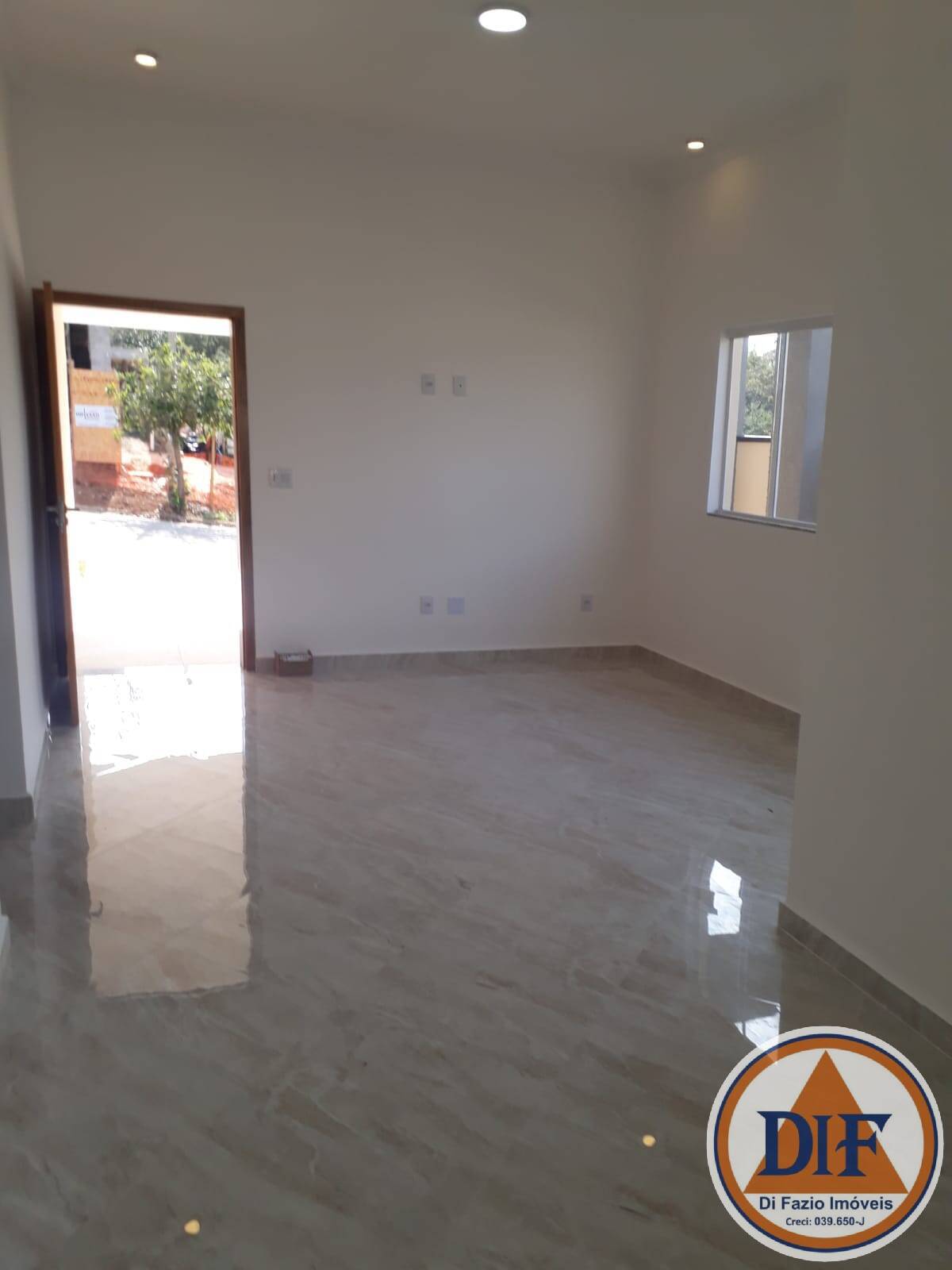 Casa de Condomínio à venda com 3 quartos, 160m² - Foto 2
