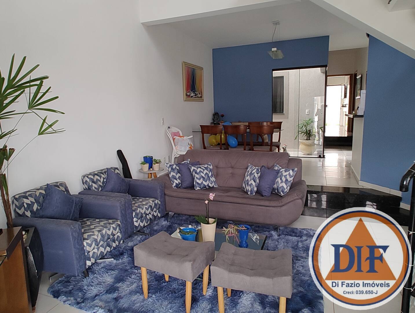 Casa à venda com 3 quartos, 215m² - Foto 1