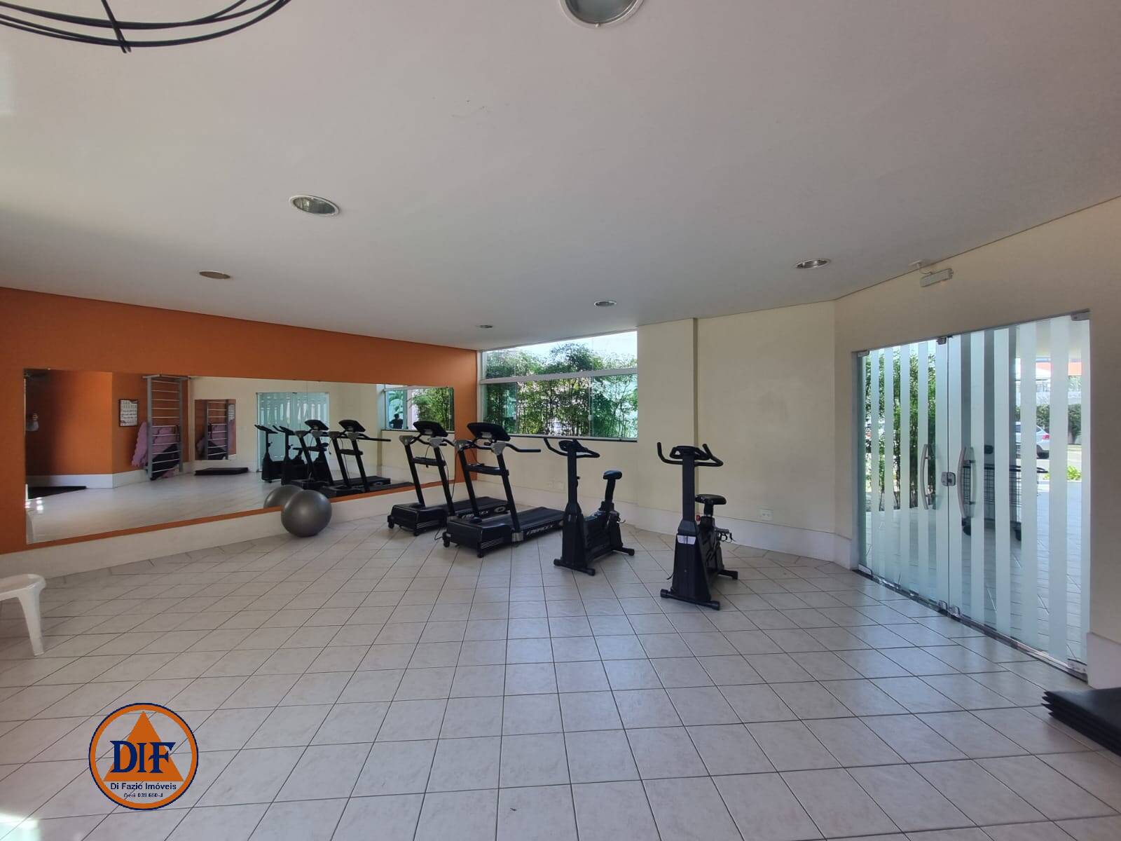 Apartamento à venda com 2 quartos, 67m² - Foto 14