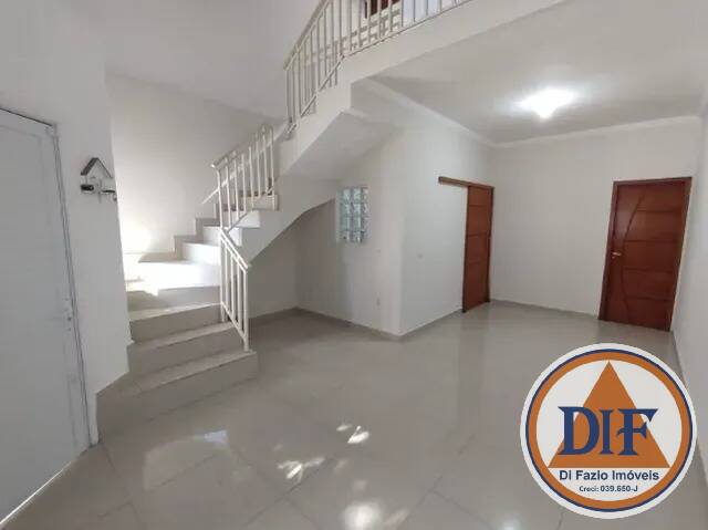 Casa à venda com 3 quartos, 165m² - Foto 2