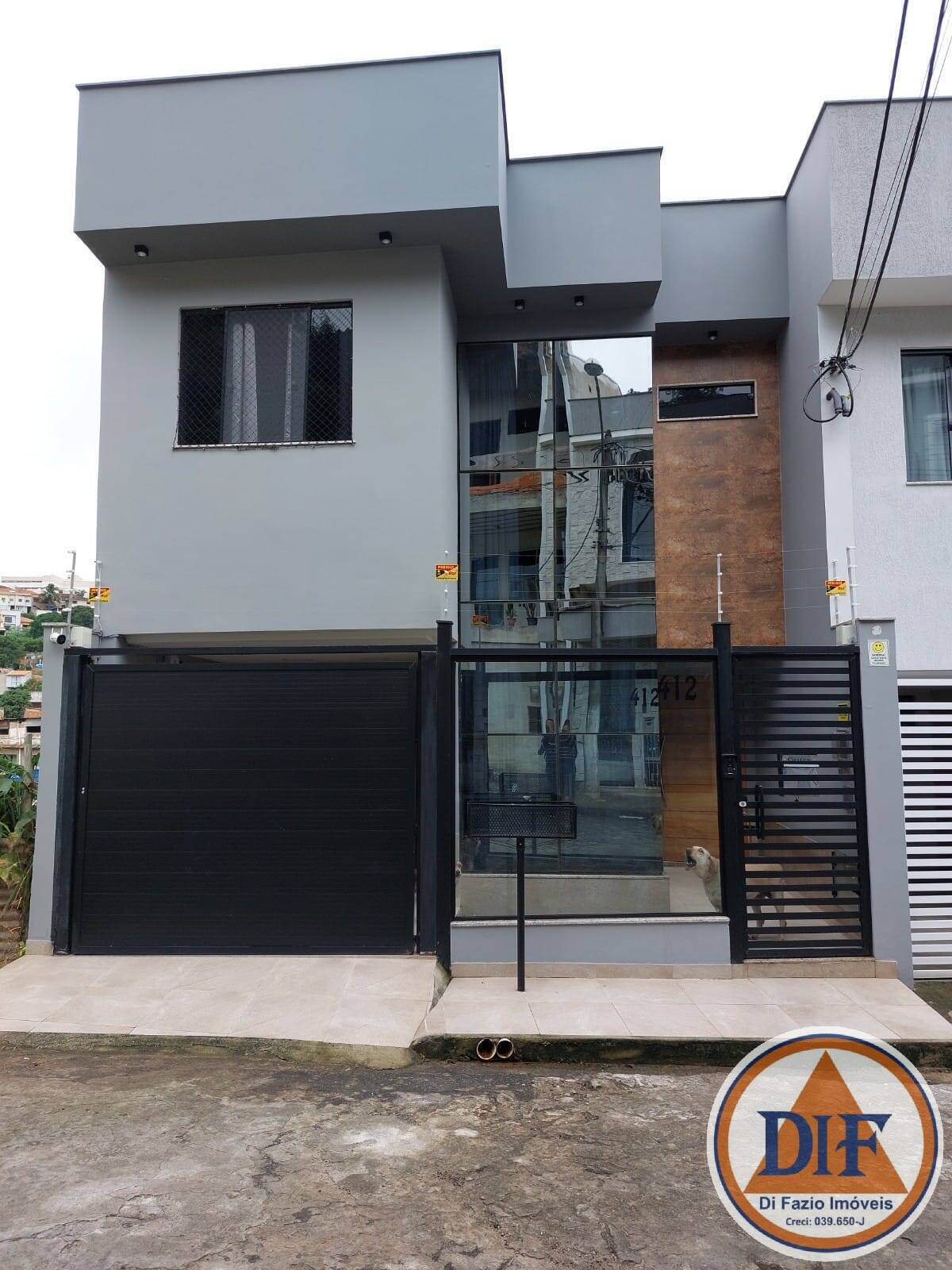 Casa à venda com 3 quartos, 144m² - Foto 1
