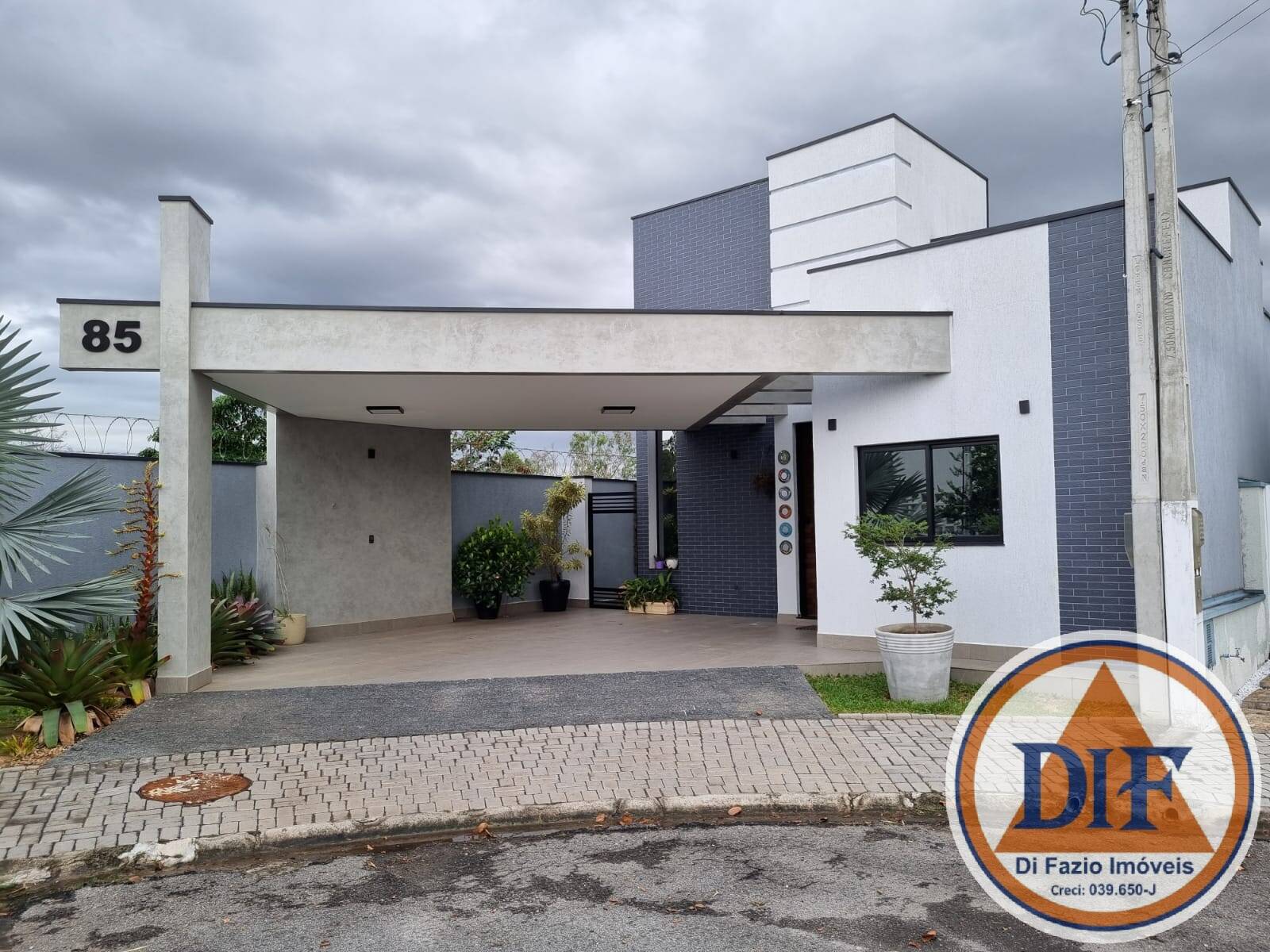 Casa de Condomínio à venda com 3 quartos, 190m² - Foto 1
