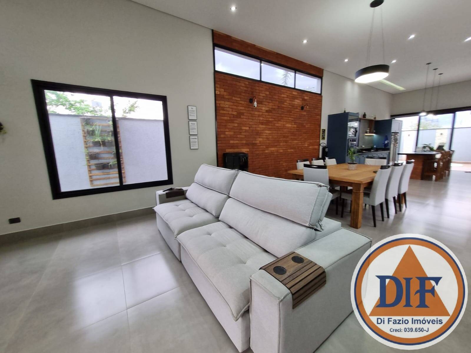 Casa de Condomínio à venda com 3 quartos, 190m² - Foto 2