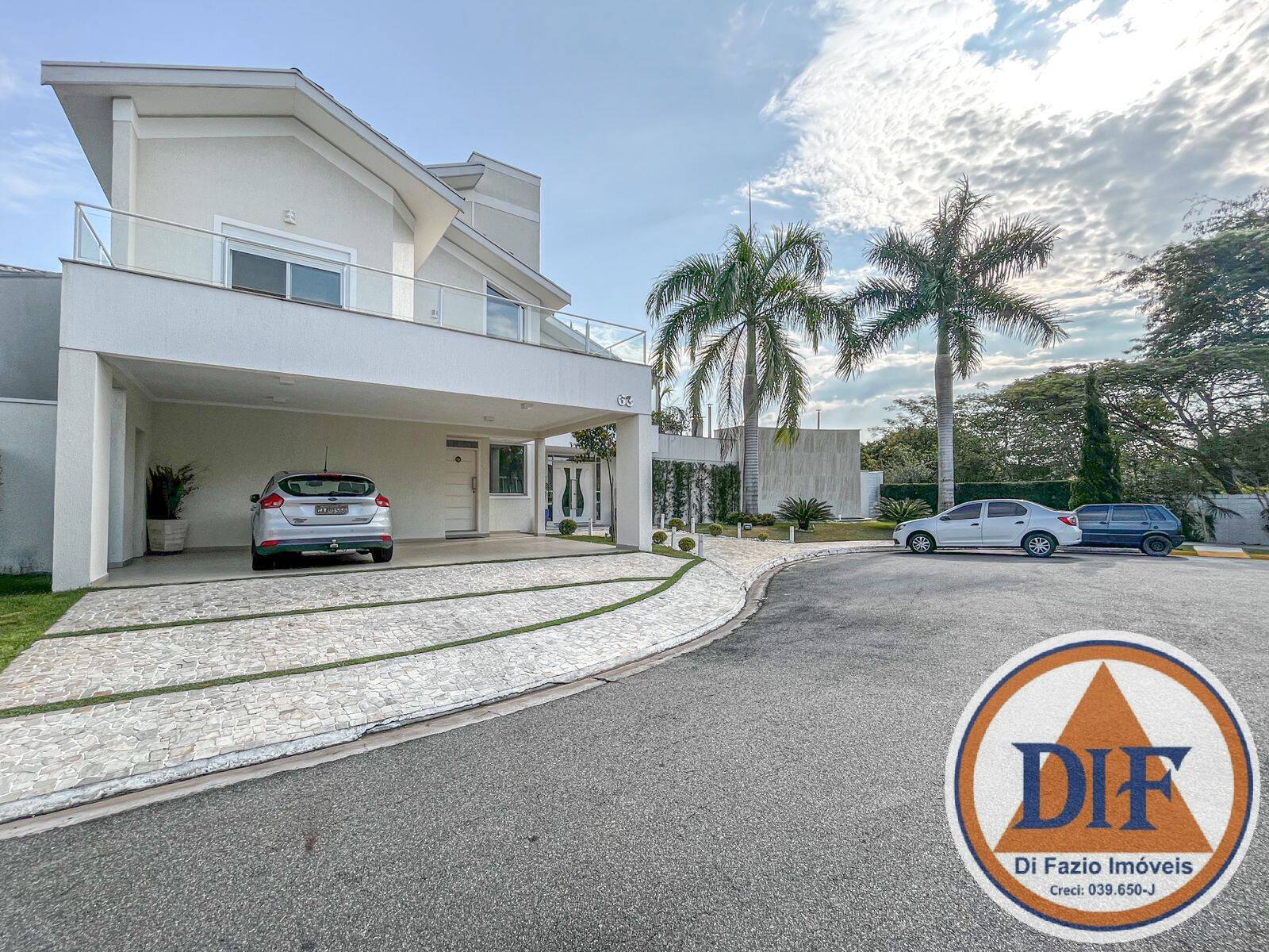 Casa à venda com 4 quartos, 441m² - Foto 1