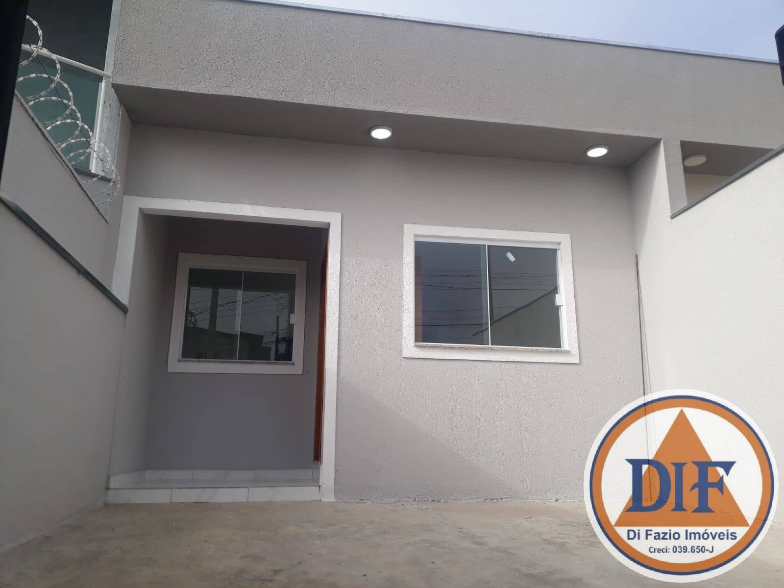 Casa à venda com 2 quartos, 67m² - Foto 1