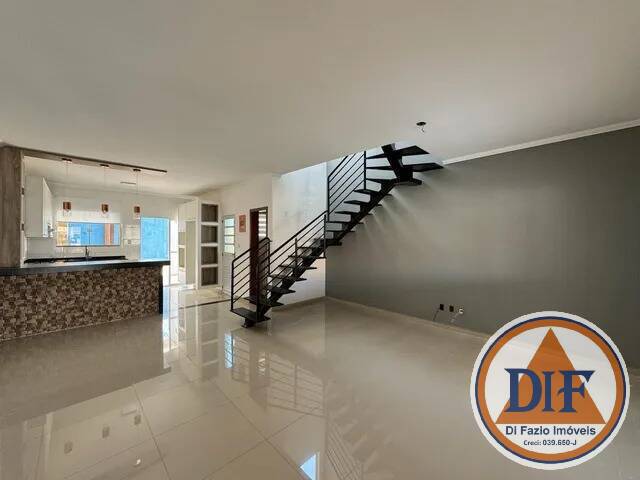 Casa à venda com 3 quartos, 153m² - Foto 1