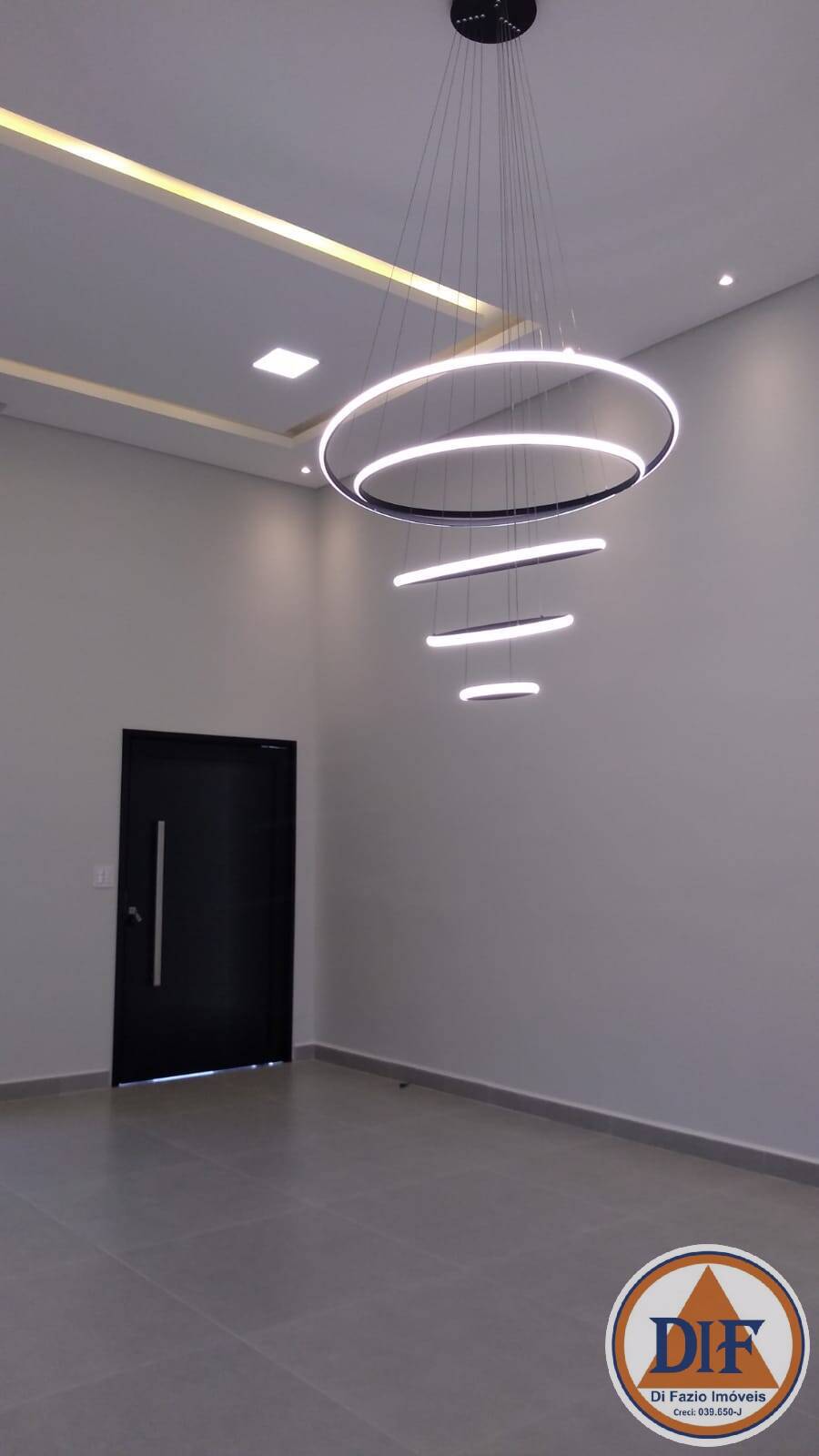 Casa à venda com 3 quartos, 157m² - Foto 1