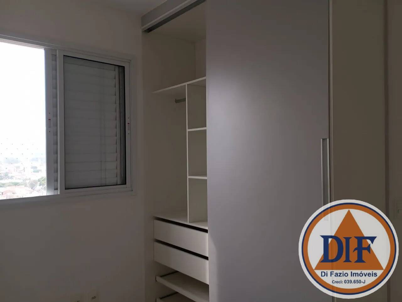 Apartamento à venda com 3 quartos, 75m² - Foto 2