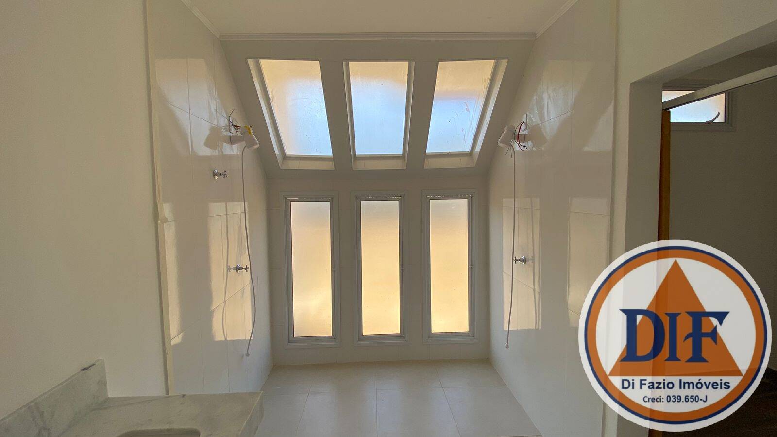 Casa de Condomínio à venda com 3 quartos, 187m² - Foto 2