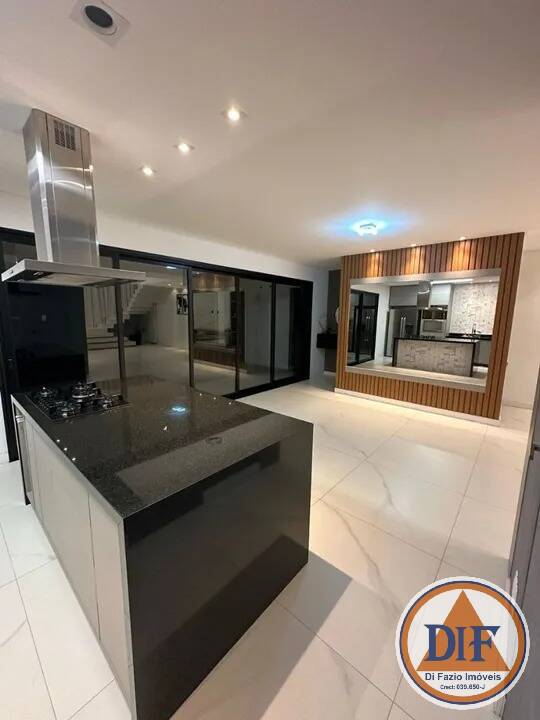 Casa à venda com 3 quartos, 234m² - Foto 4