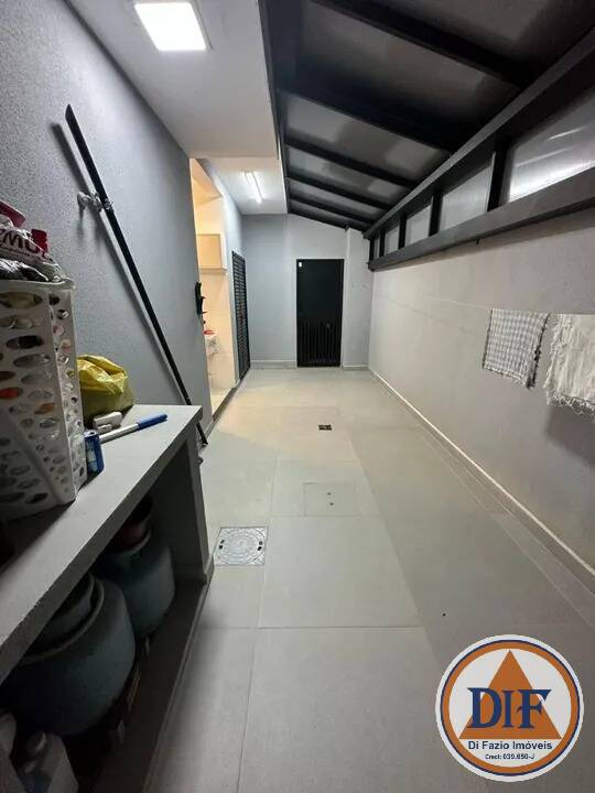 Casa à venda com 3 quartos, 234m² - Foto 15