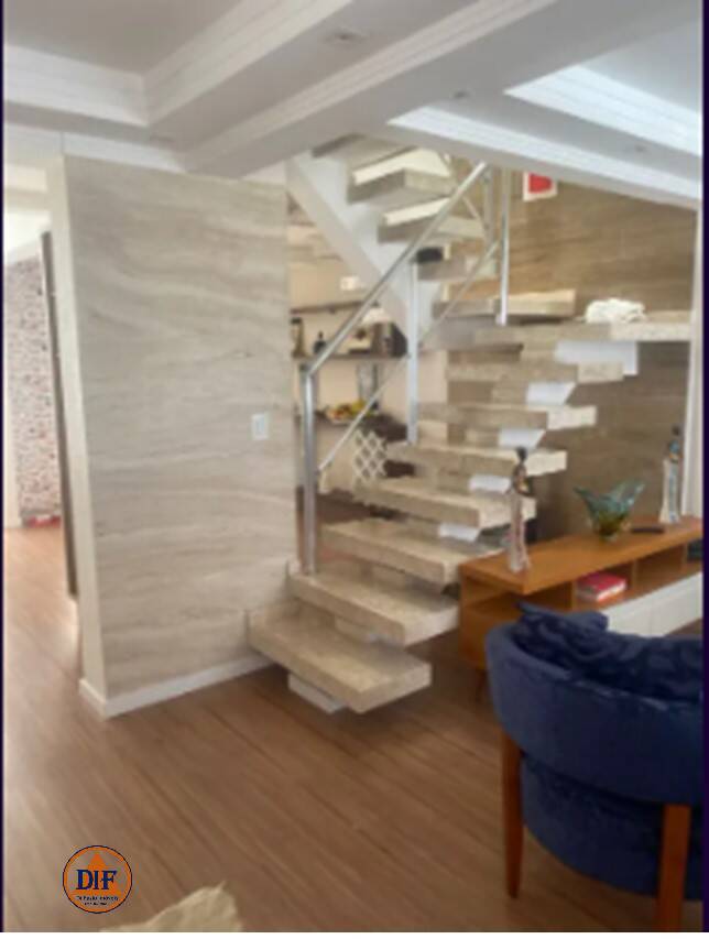 Casa à venda com 4 quartos, 140m² - Foto 2