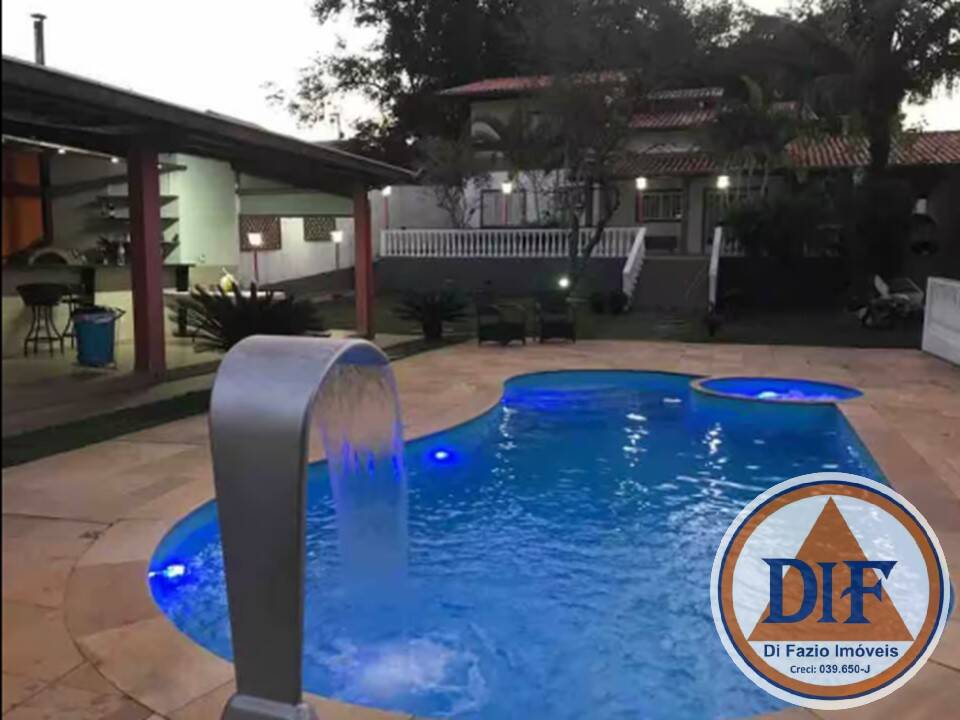 Chácara à venda com 4 quartos, 300m² - Foto 1