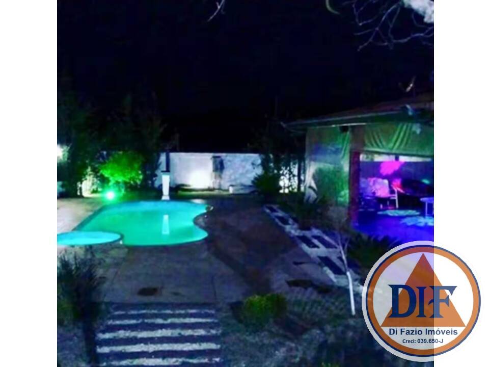 Chácara à venda com 4 quartos, 300m² - Foto 2