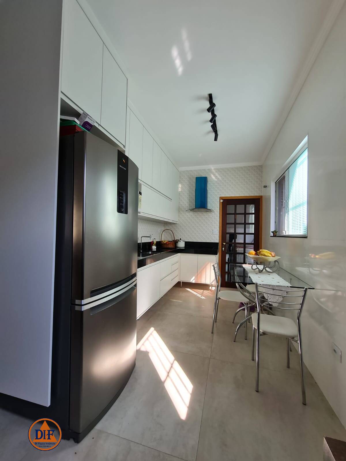 Casa de Condomínio à venda com 3 quartos, 150m² - Foto 3