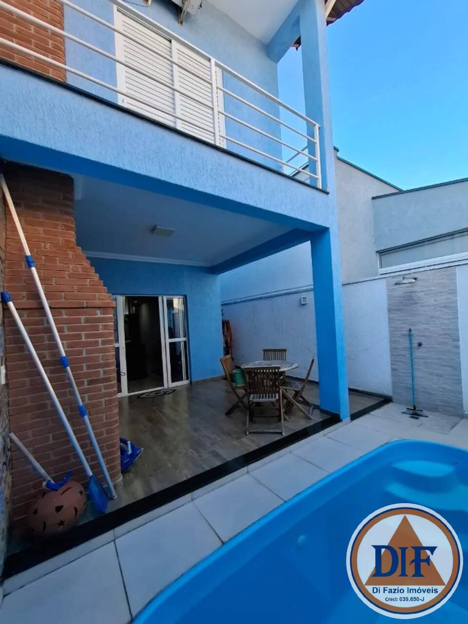 Casa à venda com 3 quartos, 154m² - Foto 1